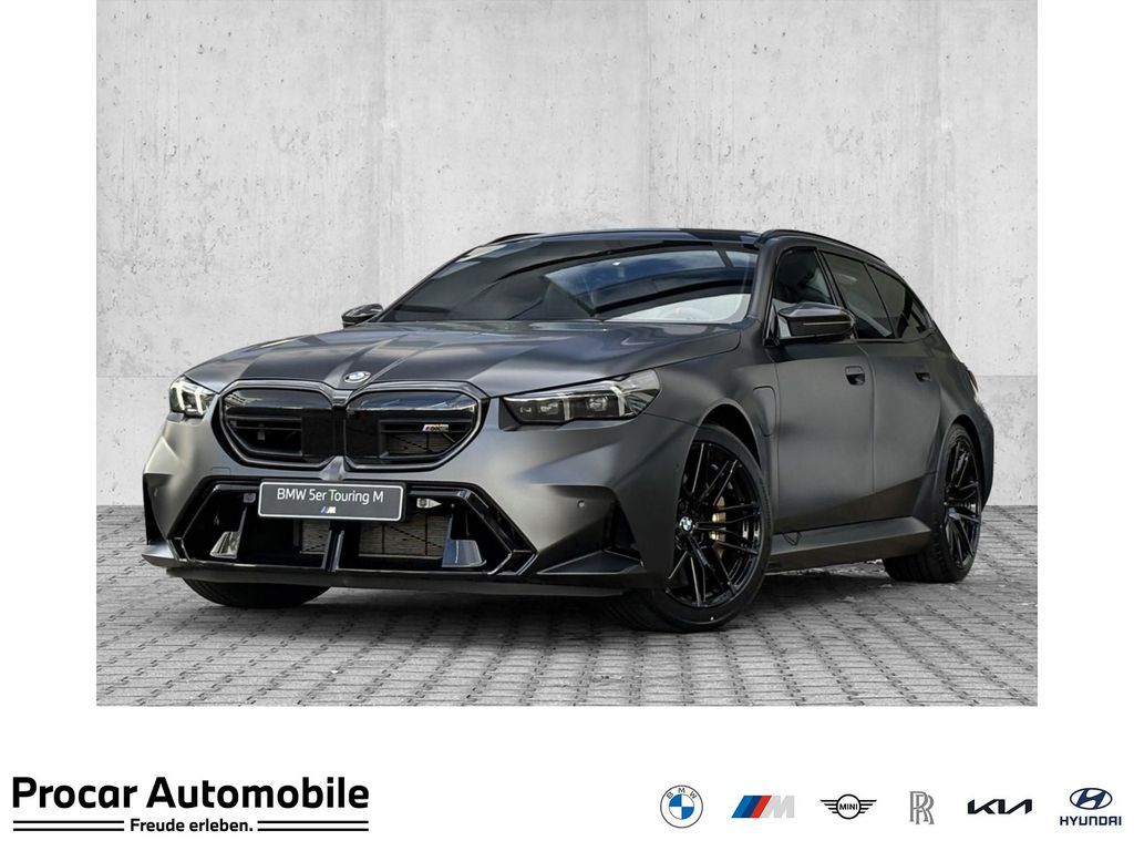 BMW M5 Touring Akrapovic x H&R + Alcantara Interieur Leasing