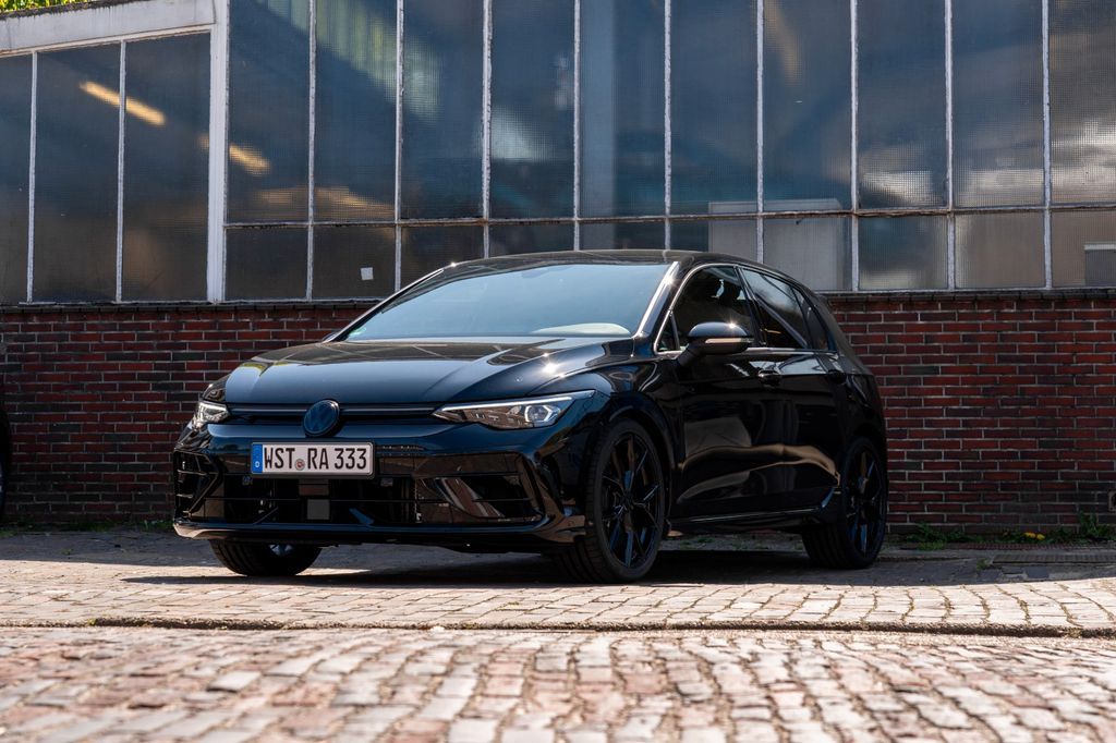 Volkswagen Golf VIII Lim. 2.0 TSI 4Motion R Black Edition Leasing