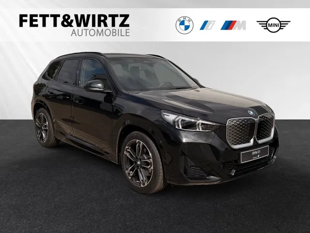 BMW iX1 eDrive20 M Sport|DA+|ParkingAss.|Aktivsitze