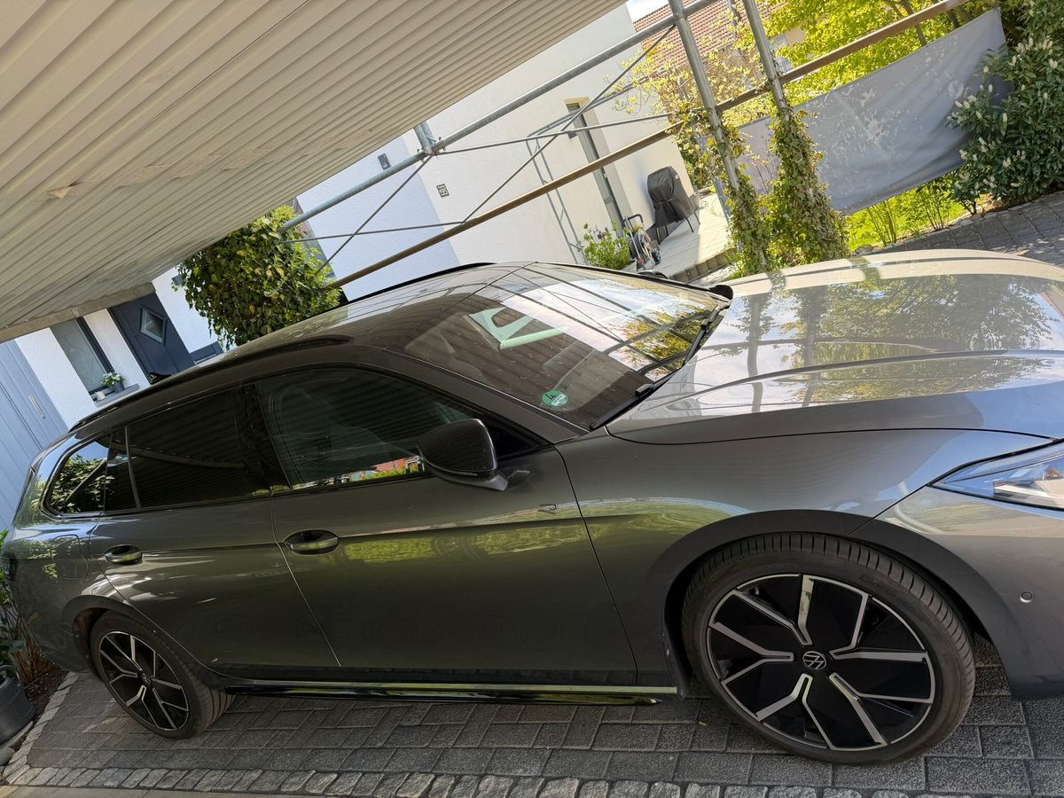 VW Passat TDI R-Line 193 PS 4Motion AHK HUD STH Mass BelüSi 4 x SH Pano IQ Light IQ Drive DCC ergoActive Wartungspak Leasingübernahme