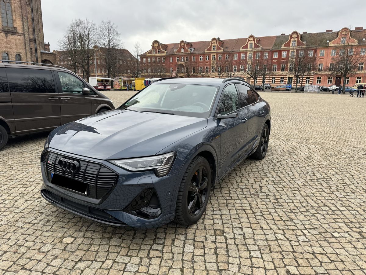 Audi E-Tron 55 S-line Sportback Black Edition mit Versicherung, Wartung und Winterräder! Sofort Verfügbar! Leasingübernahme