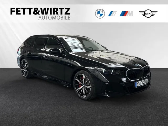 BMW i5 eDrive40 Touring M Sport Pro|AHK|Pano|DA-Prof