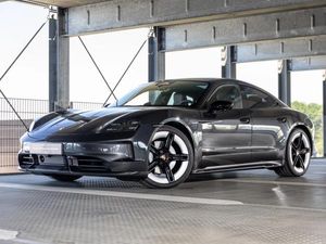 Porsche Taycan 4S Black Edition. **AKTION!! NUR ANFRAGEN BEI 100% BESTELLABSICHT** 0,5% VSt. ' InnoDr., Pano, Softc