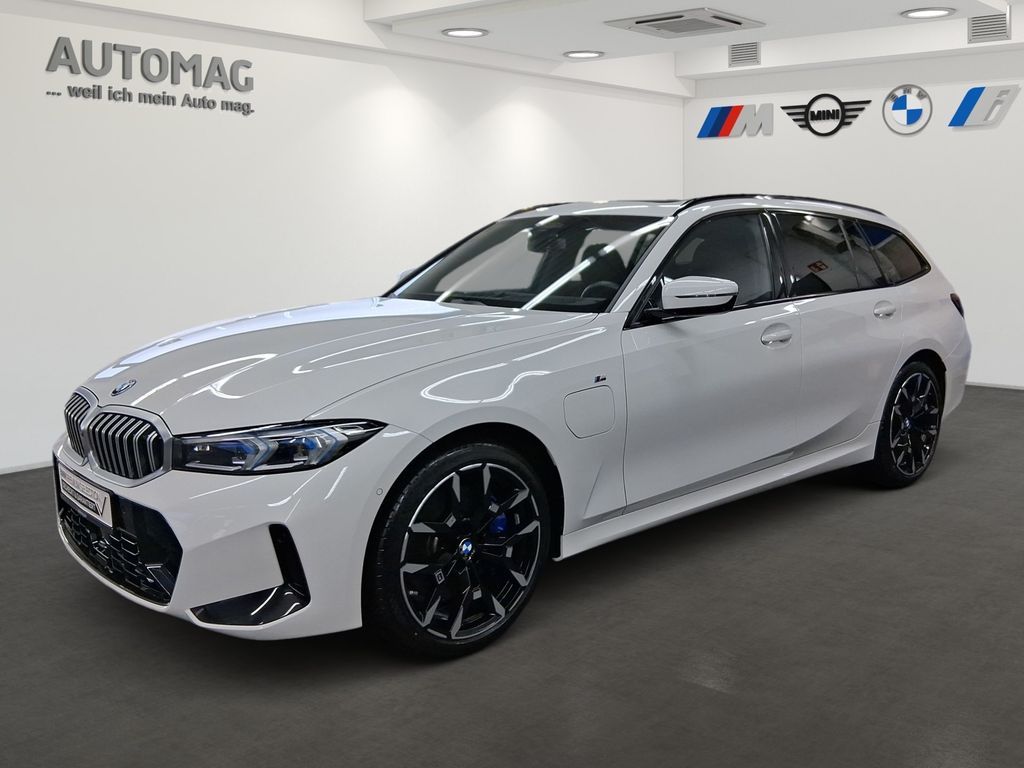 BMW 330e Touring M-Sport*Panorama*DrivAssProf*ParkAs Leasing