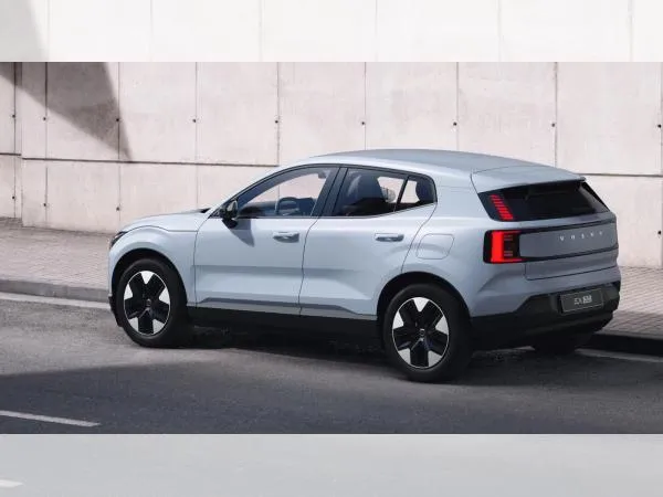 Volvo EX30 Core P5 // frei konfigurierbar