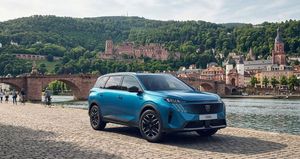 Peugeot 5008 Business inkl. Allwetterreifen
