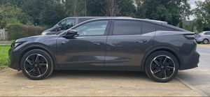 Symbolbild Peugeot 408 GT 225 e-EAT8 Auto-Abo