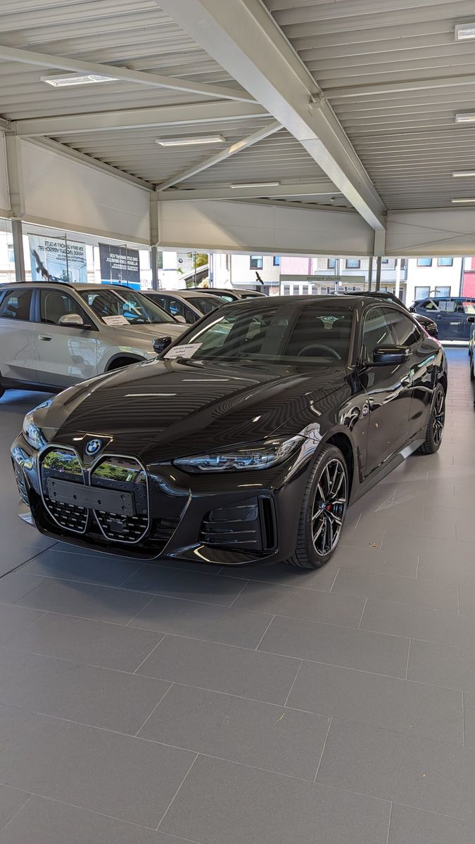 LÜ BMW i4 eDrive35 Grand Coupe mit M-Sportpaket Pro Leasingübernahme