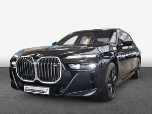 BMW M760e xDrive Limousine B&W Surround Massage AHK
