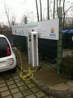 Elektroauto Ladestation mit einem Elektroauto