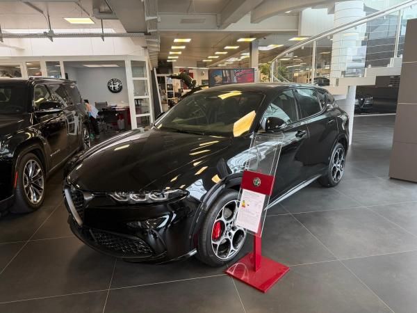 Alfa Romeo Tonale 1.5 VGT Hybrid 118kW DCT Veloce Abholung Mannheim Leasing
