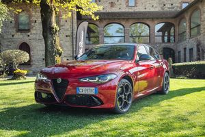 Alfa Romeo Giulia 2.0 Turbo 16V AT8-Q4 Intensa Leasing
