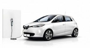 Für das Elektroauto Renault Zoe gibt es ab sofort ein Notladekabel, mit dem man die Akkuzellen auch an den sogenannten Schuko-Steckdosen aufladen kann. Bildquelle: Renault