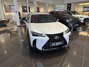 Lexus UX-300h F-Sport Design mehrere Farben verfügbar Leasing