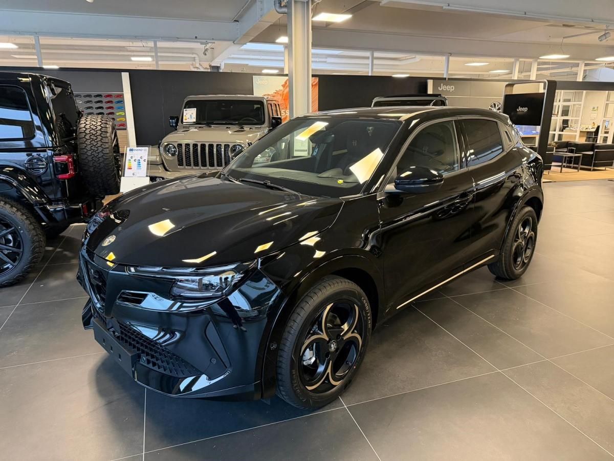 Alfa Romeo Junior Intensa 1.2 VGT 48V-Hybrid DCT Abholung Mannheim Leasing