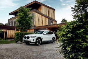 Der erste BMW iX3. (07/2020). Bildquelle: BMW Group