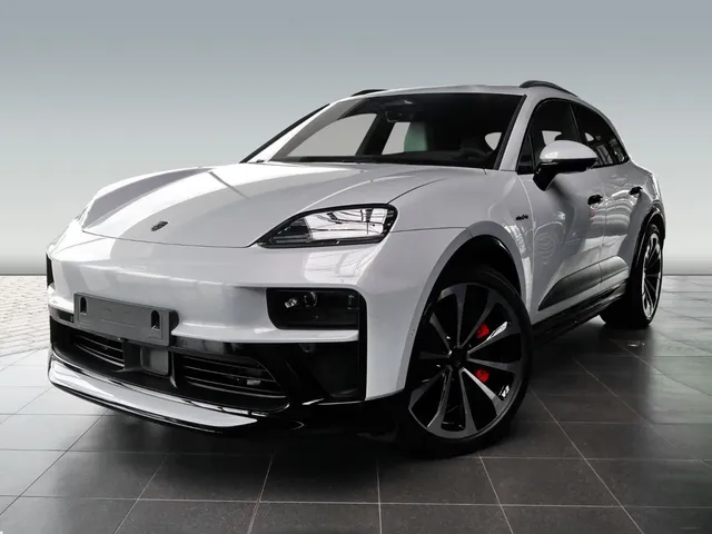 Porsche Macan Electric Turbo/Augmented Reality Head-Up D
