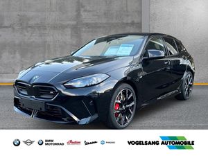 BMW M135i xDrive // Sofort Verfügbar // M Sportpaket Pro, Innovationspaket, Panorama Glasdach uvm. Leasing