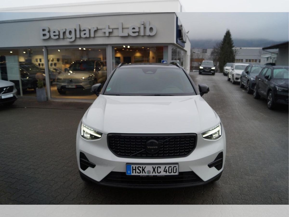 Volvo XC40 B4 Benzin 2WD Plus Black Edition DKG/AHK/Standheiz./360° **PRIVAT** Leasing