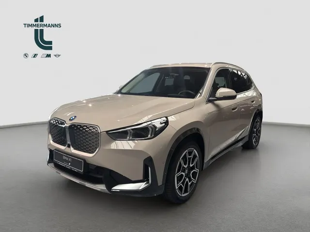 BMW iX1 xDrive30 Head-Up AHK Adaptives Fahrwerk