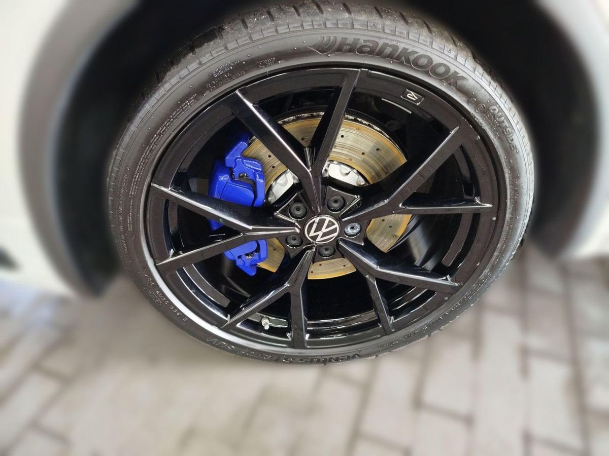 Volkswagen Tiguan 2.0 TSI DSG 4M. R Akrapovic Pano Harman Kardon Navi IQ.Light DCC DAB+ Leasing