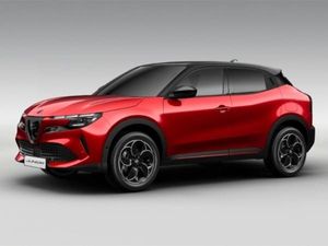 Alfa Romeo Junior Elettrica Speciale Keyless Navi Klimaautom **NUR FÜR GEWERBE** Leasing