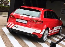 Dieser Versuchsträger in Form des Plug-In Hybridauto Audi A3 ist mit dem Wireless Charging System und einem Assistenzsystem zum automatischen ein- und ausparken ausgestattet. Gezeigt wurde das System unter anderem auf der IAA in Frankfurt am Main.