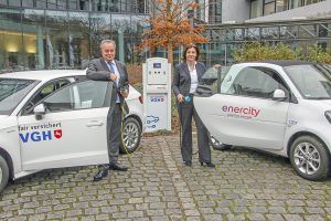 Personen (v.l.n.r.): Hermann Kasten, Vorstandsvorsitzender der VGH Versicherungen, und Dr. Susanna Zapreva, enercity-Vorstandsvorsitzende. (Foto: Frank Wilde)