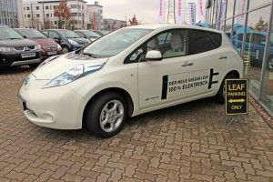 Symbolbild. Das Elektroauto Nissan Leaf, hier das Ursprungsmodell.