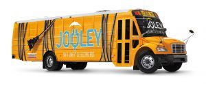 "Ikone unter Strom: Daimler stellt seinen ersten vollelektrischen Schulbus in den USA vor” “An icon goes electric: Daimler introduces its first all-electric school bus in the US". Bildquelle: Daimler