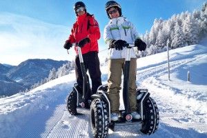 Ben Hur wäre sicher neidisch angesichts dieser schneetauglichen Streitwagen von Segways. Foto: Serfaus-Fiss/ dpp-AutoReporter Anhang