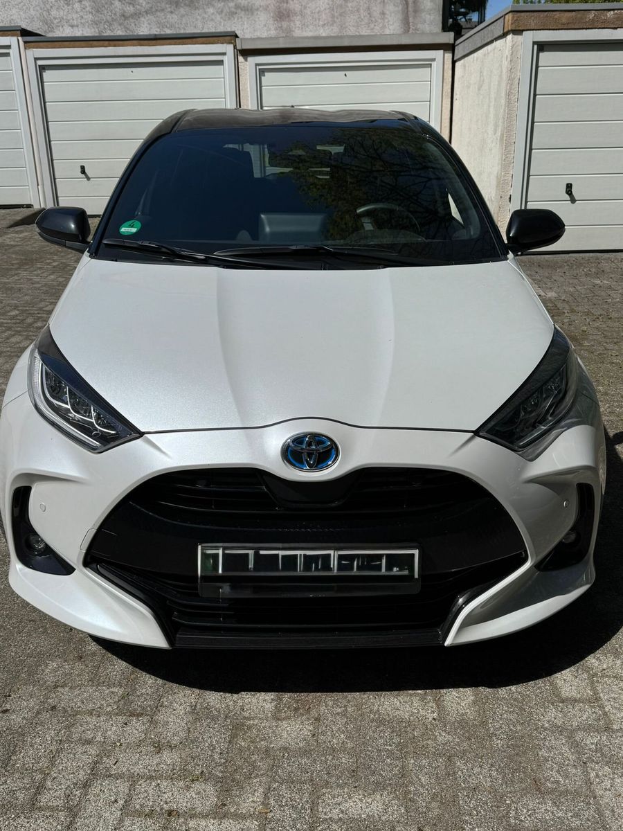 Toyota Yaris hybrid Style 1,5 VVT-iE Leasingübernahme