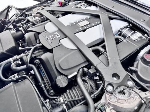 Aston Martin DBS 5.2 V12 770 Ultimate Limited Edition Leasing