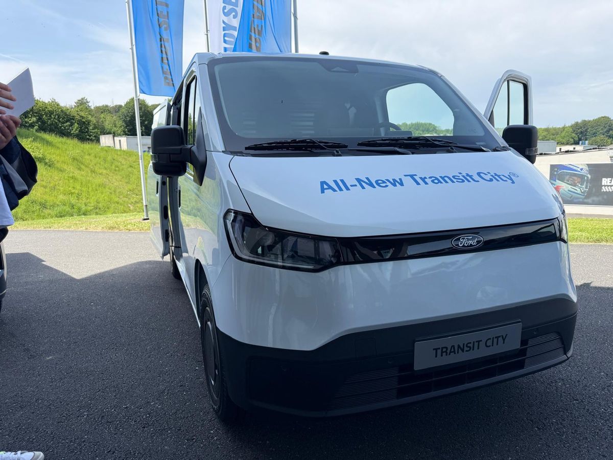 Ford Transit City K-Wagen 300 L1 🔋 55 kWh Batterie | Erstausstattung | vorauss. Dez lieferbar ⚡ Leasing