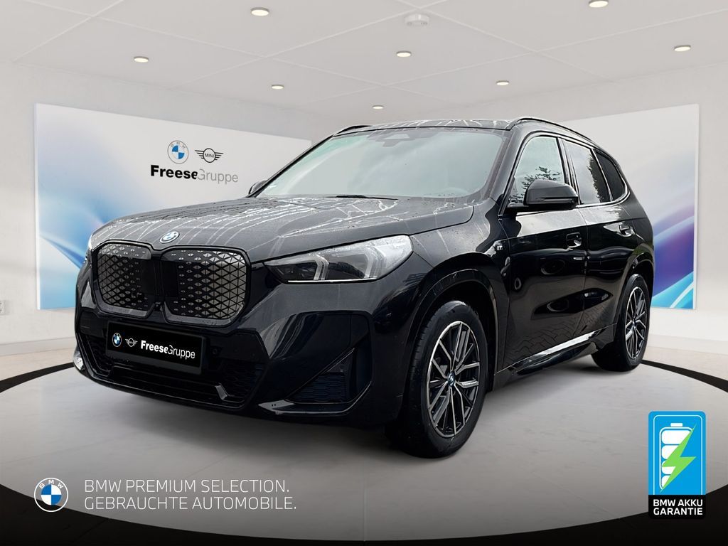 BMW iX1 eDrive20 AHK 360° STANDHZ HEAD-UP RFK HIFI Leasing