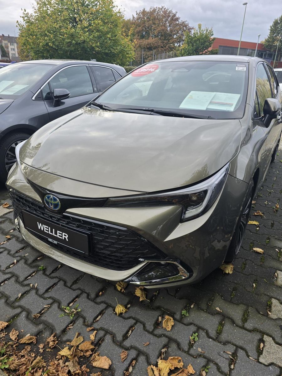 Toyota Corolla 5-Türer Team D 1,8-l-Hybrid Leasingübernahme