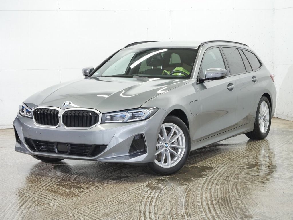 BMW 330e xDrive Touring Leasing