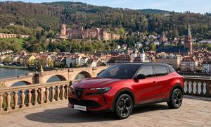 Alfa Romeo Junior Ibrida Q4 Allrad