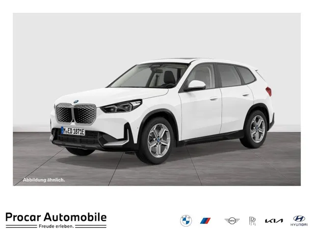 BMW iX1 eDrive20 DAProf HeadUp Pano Aktivsitz 360Gra