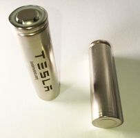 Der Link zum Pressekit von Tesla Motors ist auf dem Gehäuse von Lithium-Ionen Akkuzellen gedruckt. Diese wurden auf der IAA 2015 Frankfurt am Main verteilt worden.