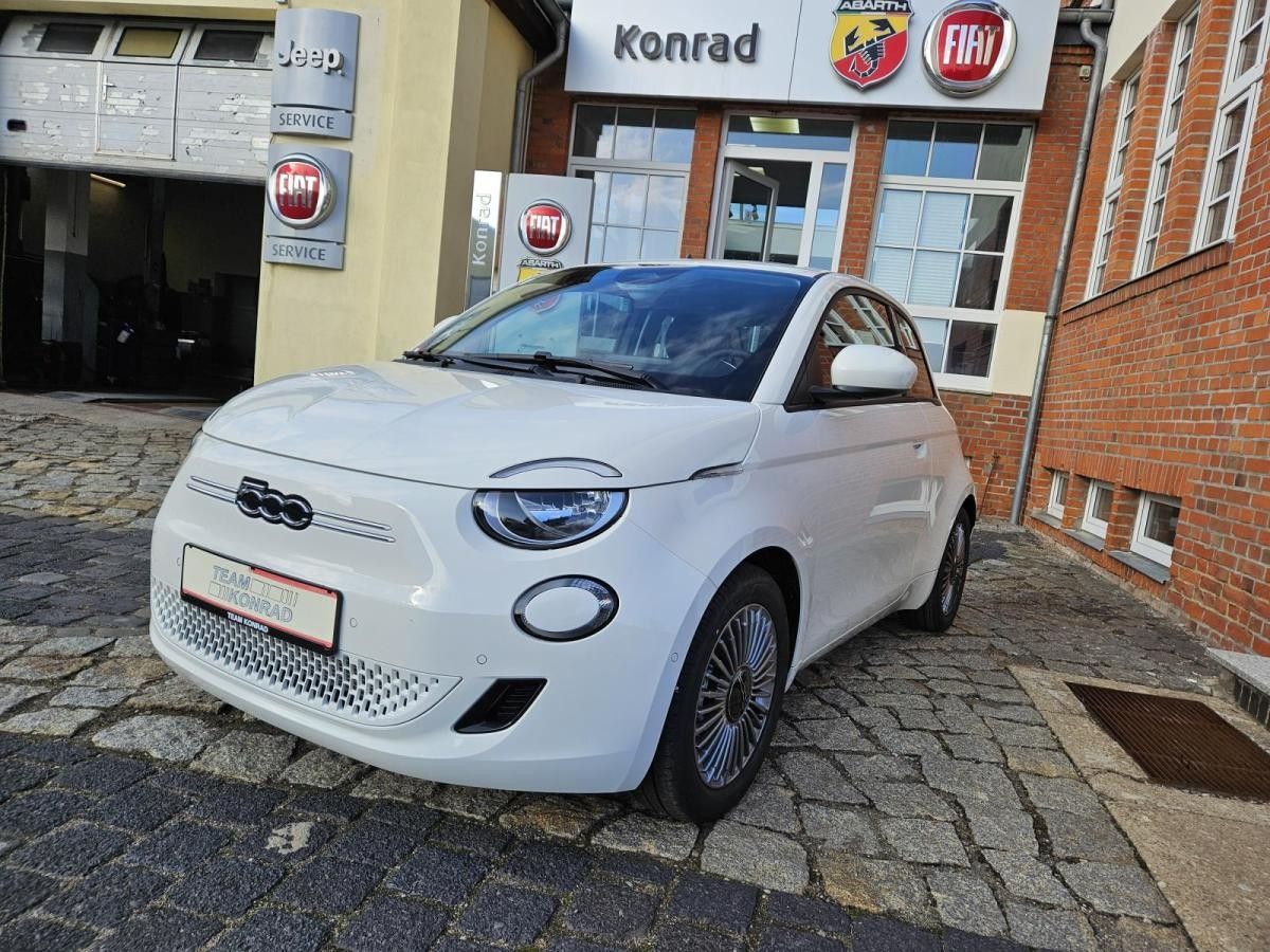 Fiat 500e CHRISTMAS EDITION -sofort verfügbar Leasing