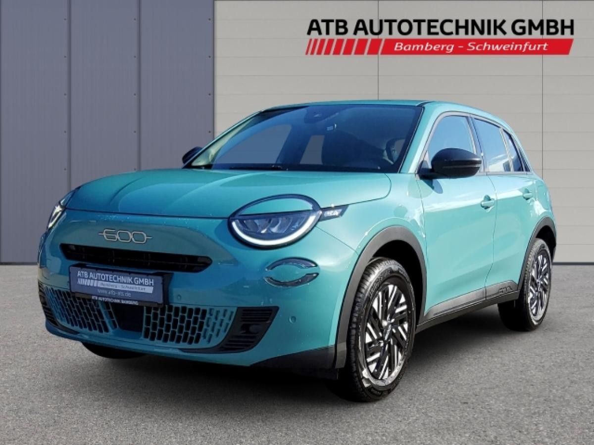 Fiat 600 Special Edition WEIHNACHTSSONDERANGEBOT CarPlay Klima PDC SHZ LED Leasing