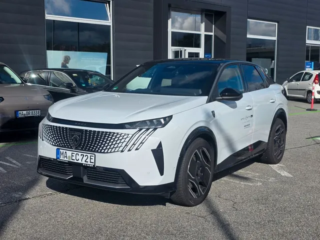 Peugeot 3008 Launch Edition 325 AWD