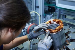 BMW Group Werk Dingolfing - Produktion des Elektromotors. Bildquelle: BMW Group