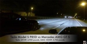 Elektroauto Tesla Model S P85D Versus Mercedes AMG GT S. Bildquelle: Youtube.com/DragTimes