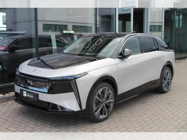 DS Automobiles N°7 LA PREMIÈRE • E-TENSE FWD 230 PS