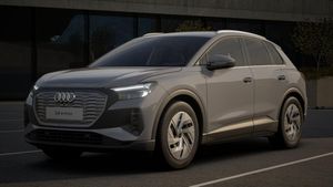 Audi Q4 e-tron NAV SHZ LED Klimaautom 0,25% DW Audi München Summer Special | Wartung +20€ Leasing