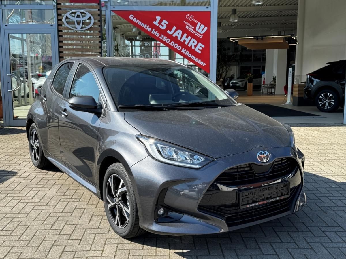 Toyota Yaris Teamplayer Hybrid Comfort-Paket LED ACC SHZ Leasing
