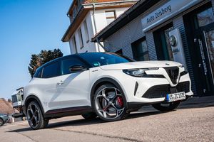 Alfa Romeo Junior Elettrica 280 PS  Veloce Sport+Technpaket Leasing
