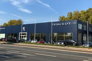 Peugeot 2008 Allure Pack 1.5 BlueHDi 130 EAT8 *AB 172...